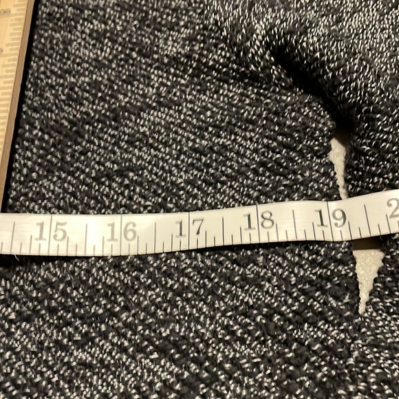 OLD NAVY Gray CREWNECK SWEATER MEDIUM - Picture 7 of 8